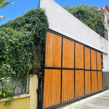Elegante Casa De 4 Habitaciones A Solo 15 Minutos Del Corazon De La Ciudad